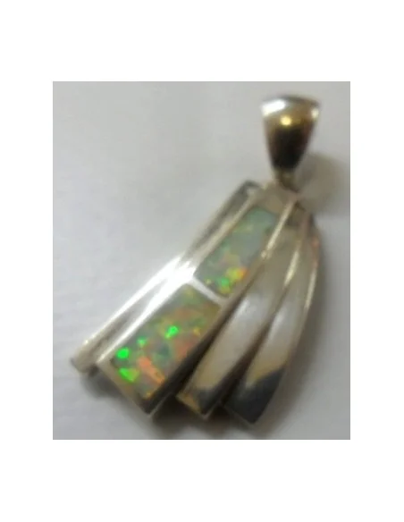 Opale noble blanc en pendentif