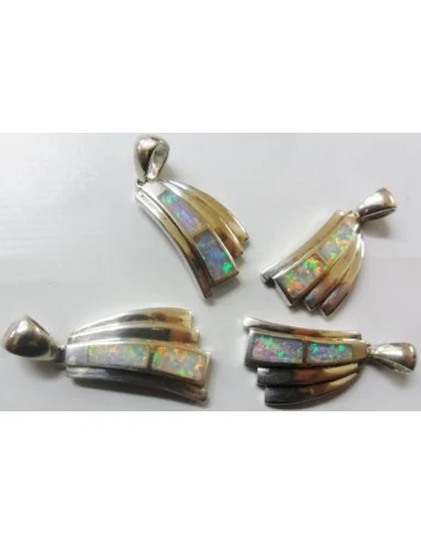 Opale noble blanc en pendentif