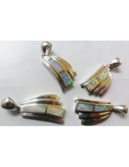 Opale noble blanc en pendentif