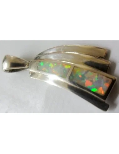 Opale noble blanc en pendentif