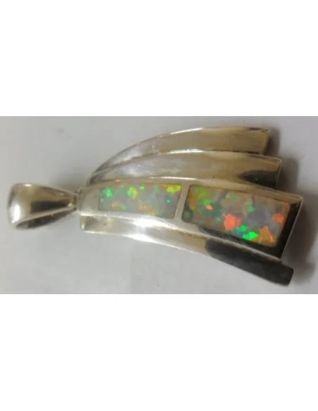 Opale noble blanc en pendentif