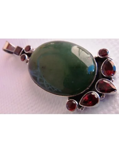 Pendentif  Jade et grenat montes en argent