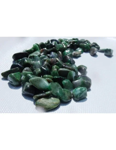 Grenat Uvarovite, grenat verte polis Grenat Uvarovite, grenat verte polis