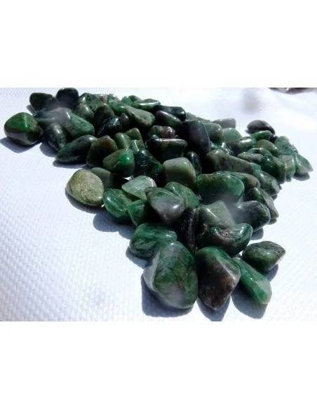 Grenat Uvarovite, grenat verte polis Grenat Uvarovite, grenat verte polis