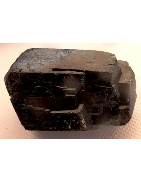 Cristal de Schroll, Tourmaline noire  Cristal de Schroll, Tourmaline noire