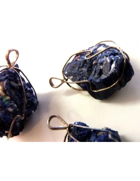 Azurite cristallisee en pendentif Azurite cristallisee en pendentif