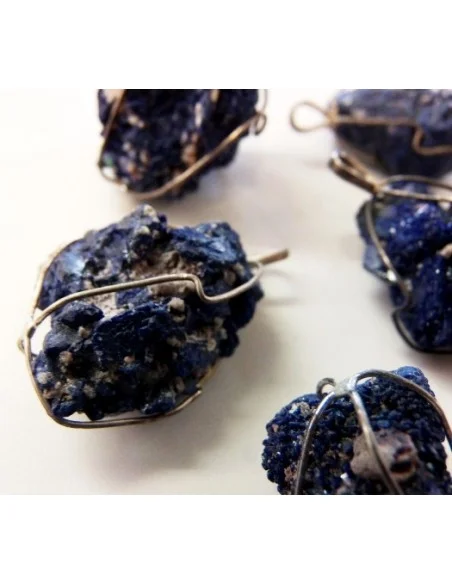 Azurite cristallisee en pendentif Azurite cristallisee en pendentif