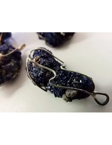 Azurite cristallisee en pendentif Azurite cristallisee en pendentif