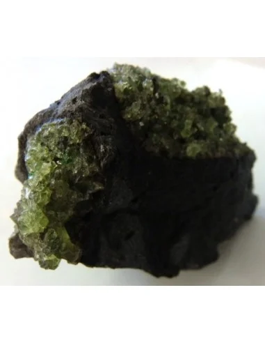 Peridot brut sur gangue