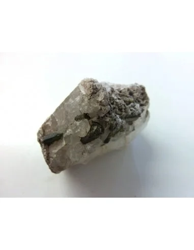 Tourmaline verte sur quartz