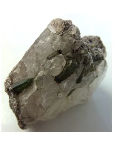 Tourmaline verte sur quartz
