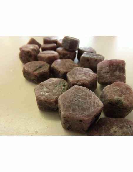 Rubis brut Tanzanie 31 a 37g Rubis brut Tanzanie 31 a 37g