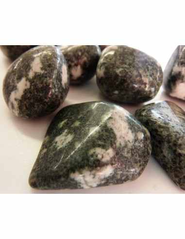 Larve volcanique, Larvikite polis