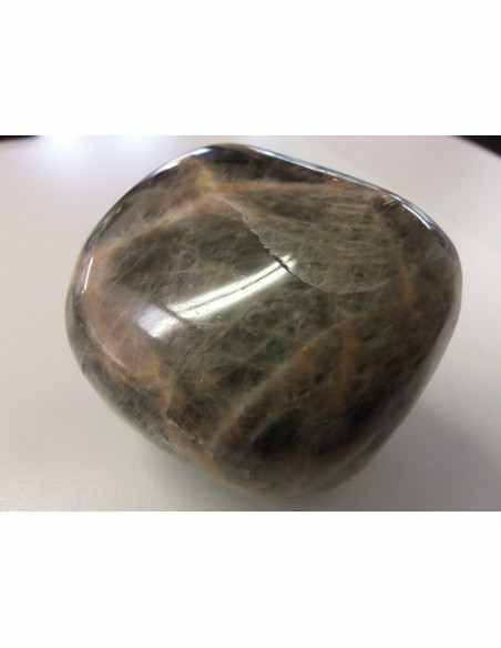 Pierre de lune noire grand galet Pierre de lune noire grand galet