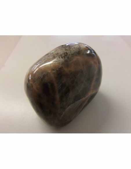 Pierre de lune noire grand galet Pierre de lune noire grand galet