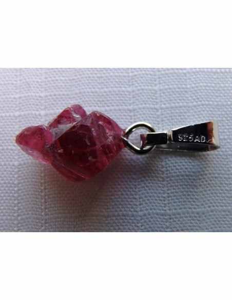 Spinelle rouge octaèdre pendentif Spinelle rouge octaèdre pendentif