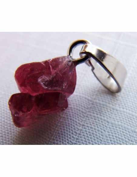 Spinelle rouge octaèdre pendentif Spinelle rouge octaèdre pendentif