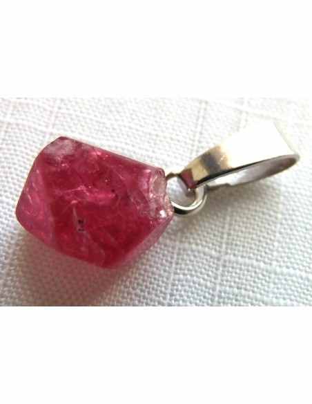 Spinelle rouge 3 octaèdres pendentif Spinelle rouge 3 octaèdres pendentif