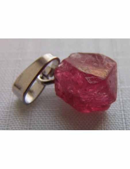 Spinelle rouge 3 octaèdres pendentif Spinelle rouge 3 octaèdres pendentif