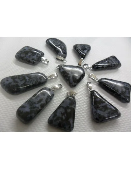 Merlinite en pendentif Merlinite en pendentif