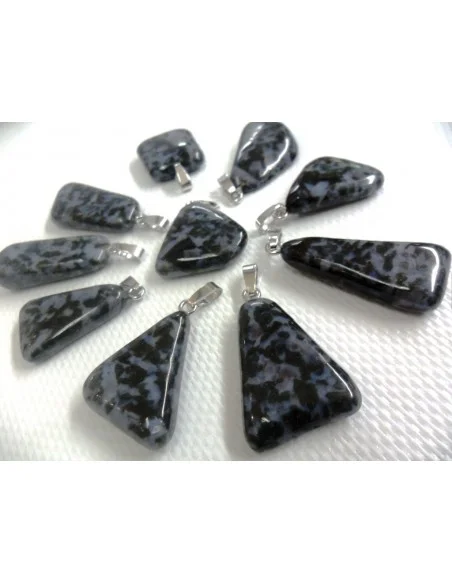 Merlinite en pendentif Merlinite en pendentif