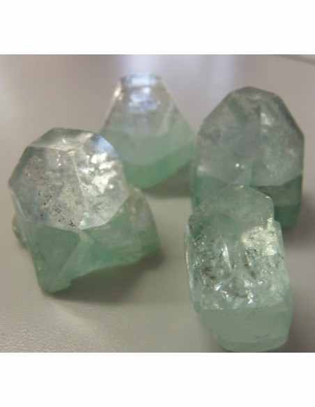 Apophyllite verte cristallisee 2 cm