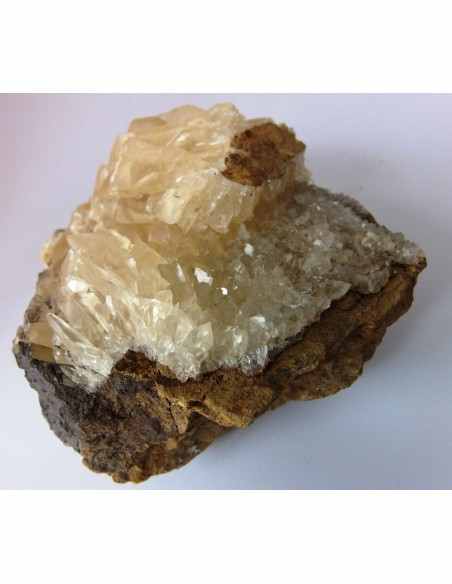 Calcite, fluorite dore cristallisé forme oiseaux Calcite, fluorite dore cristallisé forme oiseaux