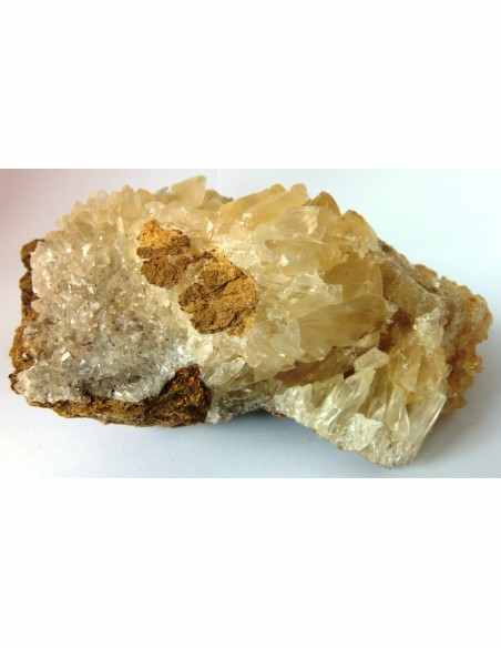 Calcite, fluorite dore cristallisé forme oiseaux Calcite, fluorite dore cristallisé forme oiseaux