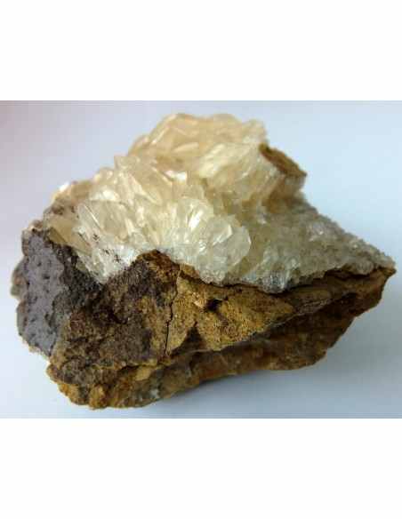 Calcite, fluorite dore cristallisé forme oiseaux Calcite, fluorite dore cristallisé forme oiseaux