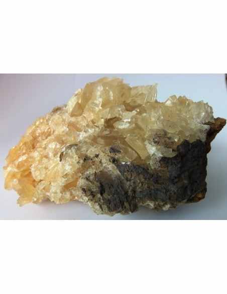 Calcite, fluorite dore cristallisé forme oiseaux Calcite, fluorite dore cristallisé forme oiseaux