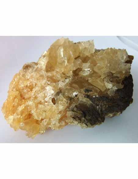 Calcite, fluorite dore cristallisé forme oiseaux Calcite, fluorite dore cristallisé forme oiseaux
