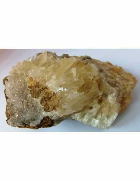 Calcite, fluorite dore cristallisé forme oiseaux Calcite, fluorite dore cristallisé forme oiseaux