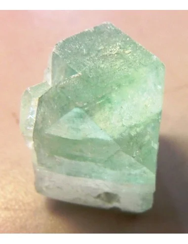 Apophyllite verte percé