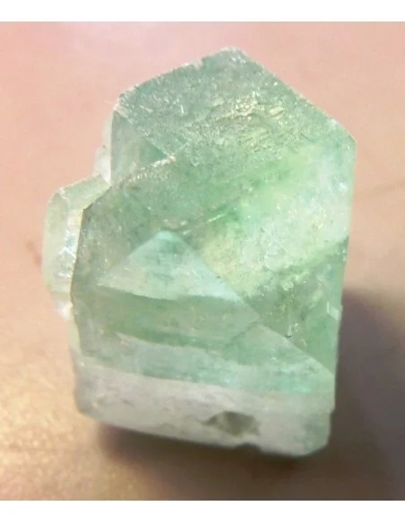 Apophyllite verte percé