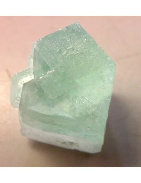 Apophyllite verte percé