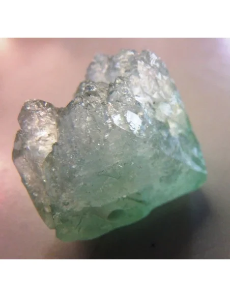 Apophyllite verte percé
