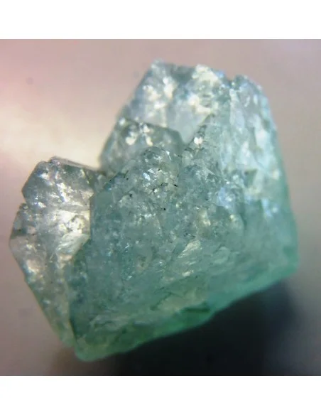 Apophyllite verte percé