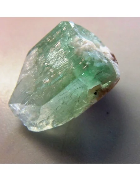 Apophyllite verte percé