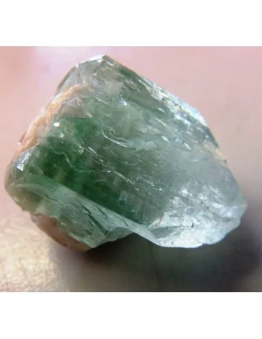 Apophyllite verte percé