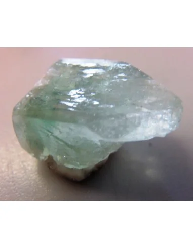 Apophyllite verte percé
