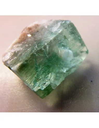 Apophyllite verte percé