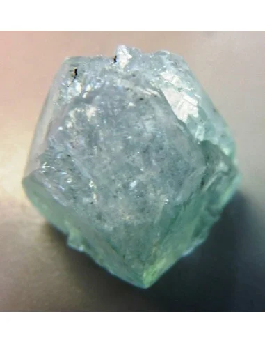 Apophyllite verte percé