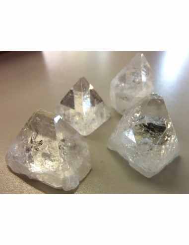 Apophyllite blanche pyramide 25 a 30mm