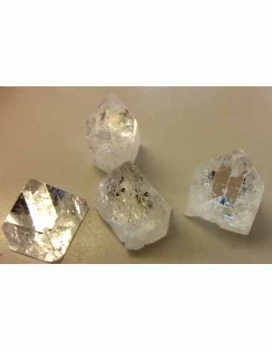 Apophyllite blanche pyramide 25 a 30mm