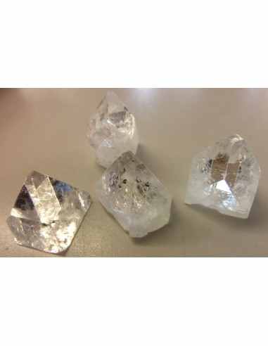 Apophyllite blanche pyramide 25 a 30mm