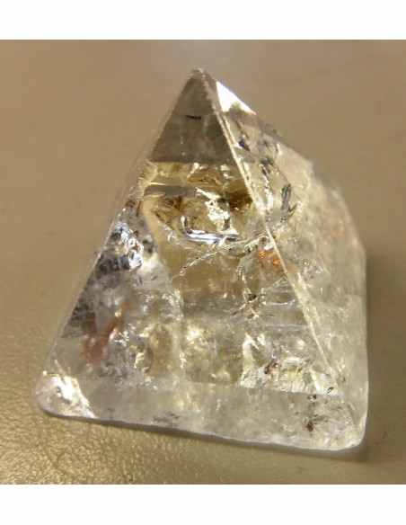 Apophyllite blanche pyramide 25 a 30mm