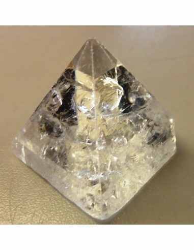 Apophyllite blanche pyramide 25 a 30mm