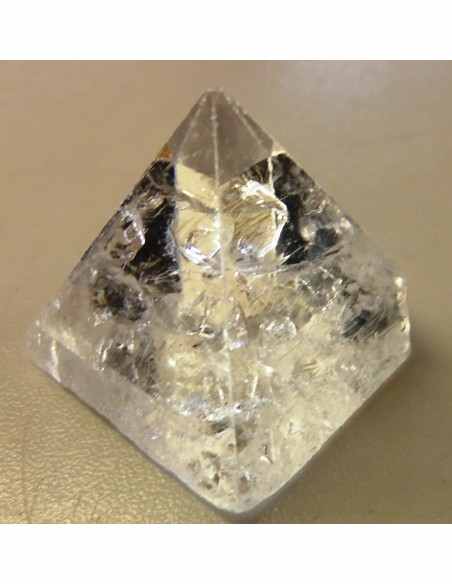 Apophyllite blanche pyramide 25 a 30mm