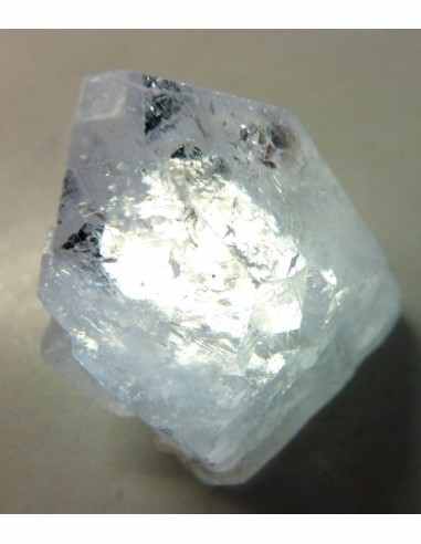 Apophyllite blanche pyramide 25 a 30mm