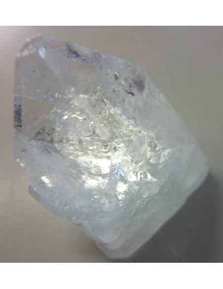 Apophyllite blanche pyramide 25 a 30mm